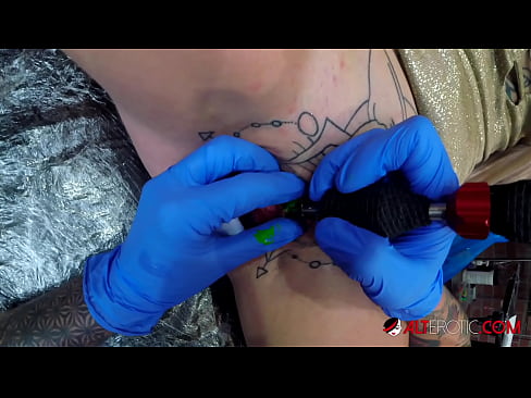 ❤️ Ekstremt tatovert hottie Sully Savage tok en tatovering på klitoris ❤❌ Porno hos oss no.courseclass.ru ☑
